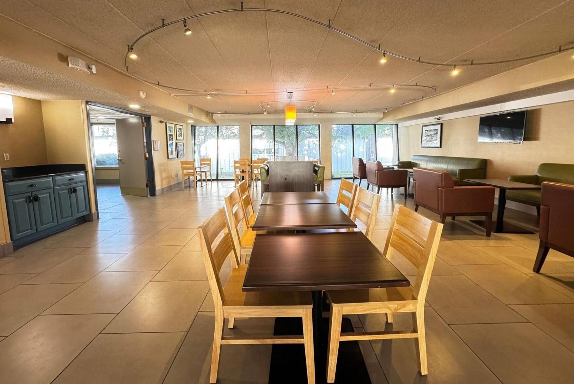Wingate By Wyndham Lincoln Airport East Otel Dış mekan fotoğraf
